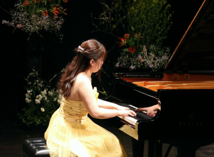 ピアノ　山田茉友さん