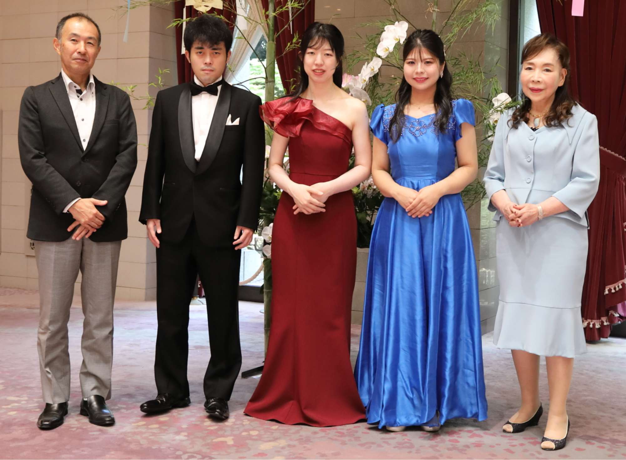 左から佐治独歩局長、大倉彰人、世古藍、天野世理、佐々木伃利子