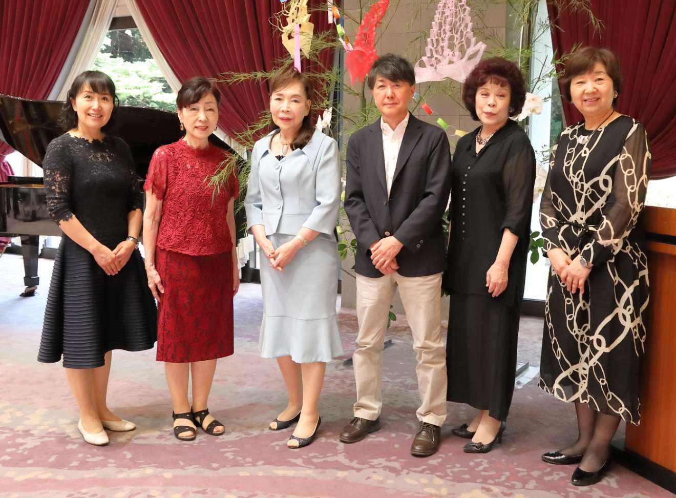左から（敬称略）
金原聡子 筧聰子 佐々木伃利子 尾久充弘
佐藤惠子 千田伸子