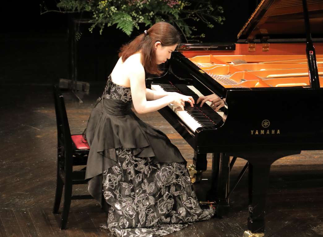 ピアノ　鈴木美穂さん