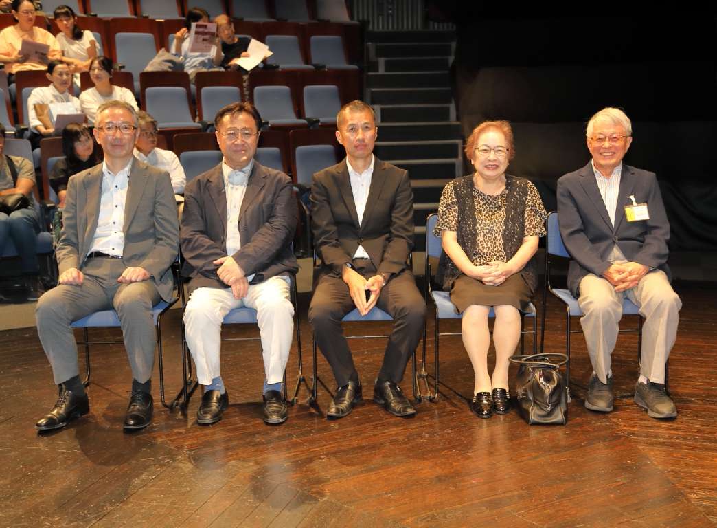 実行委員の皆様
左から 名古屋市文化振興事業団理事長 平田一之様、実行副委員長 ㈱メニコン名誉会長 田中英成様、名古屋市観光文化まちづくり部長 荒井敦徳様、運営委員長兼アドバイザー 渡利典子先生、市民応援団長 安田武沖様