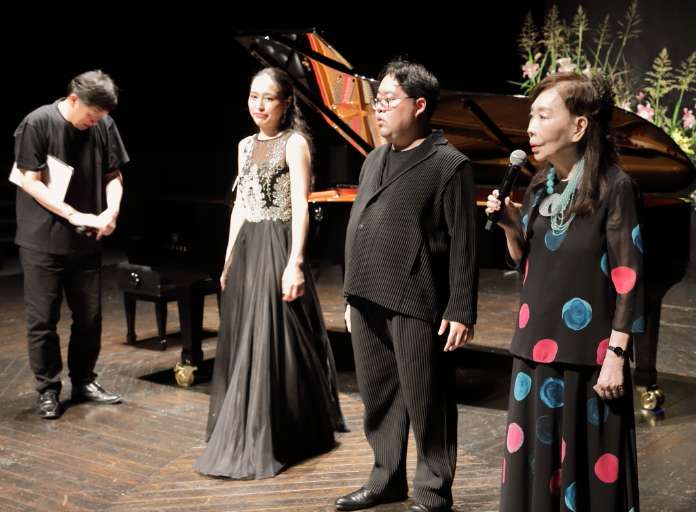 2回目のアドバイスタイム
司会の岡田一彦さん、佐々木伃利子委員長とアドバイスを待つ坂口さん、藤原さん
