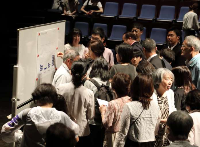 演奏をお聴きいただいたお客様にシールを貼って投票していただきます
これで聴衆賞が決まります
