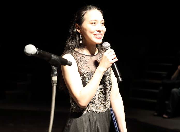 奨励賞、聴衆賞の受賞コメントを述べる坂口仁菜さん