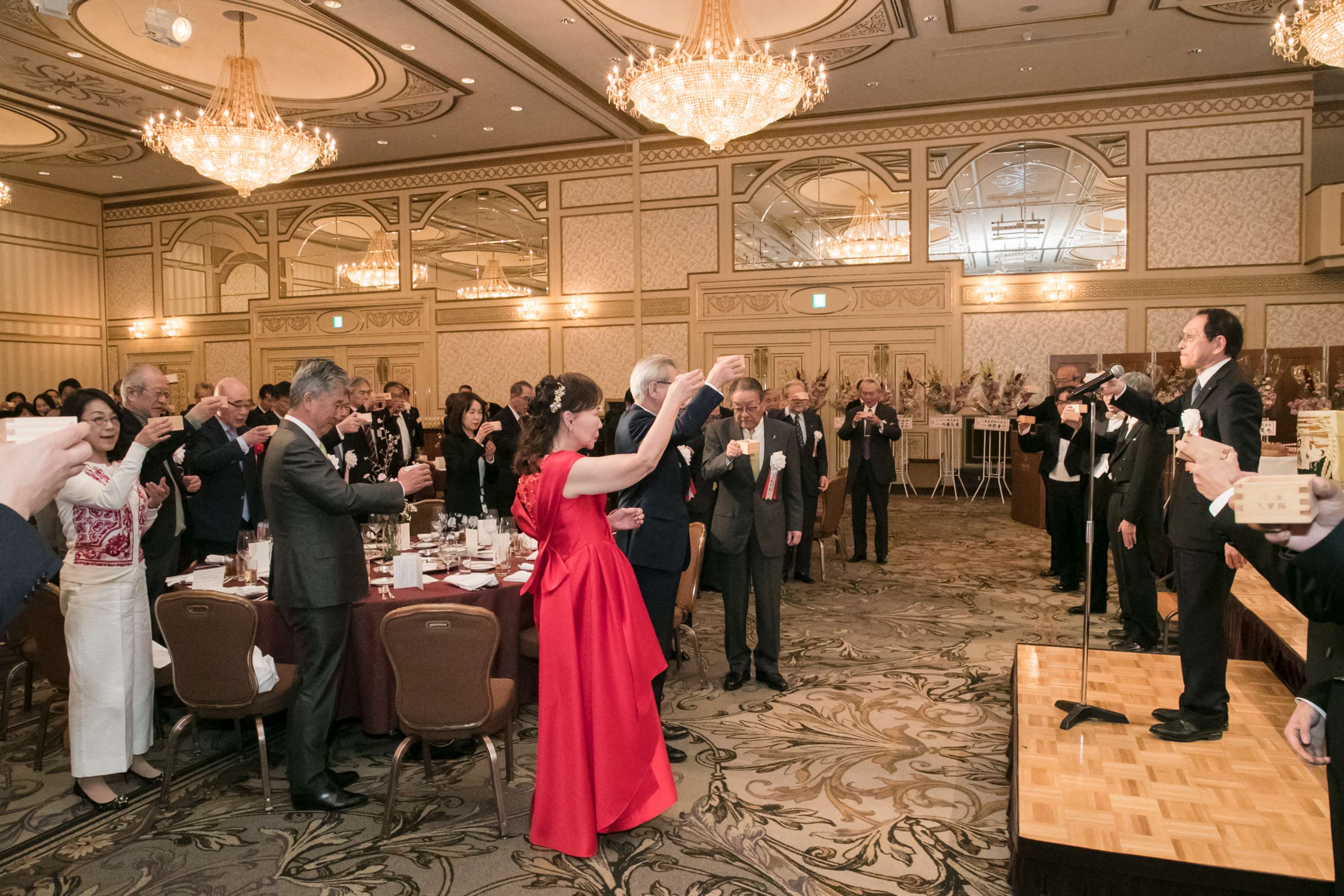 楽友会副会長、ノリタケ㈱代表取締役会長加藤博様による乾杯のご発声